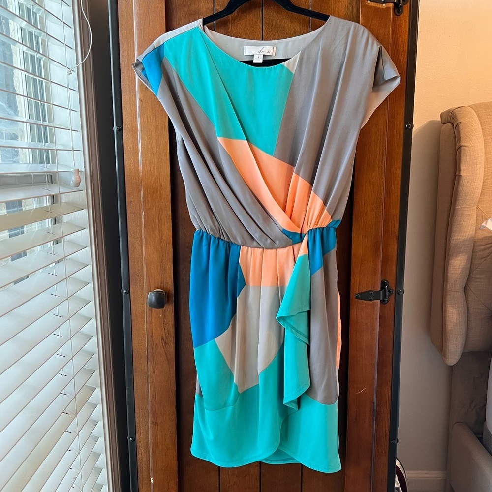 DOO.RI for Macy’s Scoop Neck Short Sleeve Geometric print Draped Wrapped dress - Picture 2 of 9